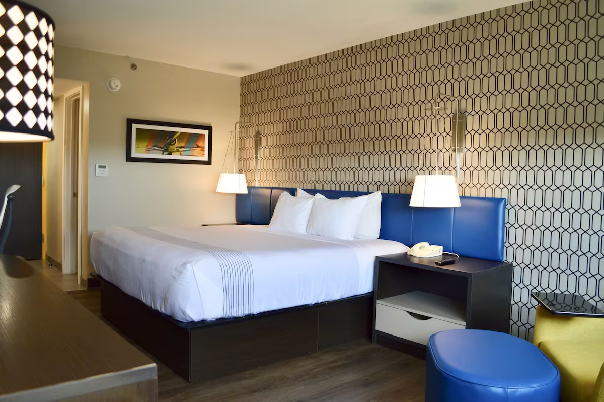 1 King Bed, Mobility Accessible with Roll-In Shower