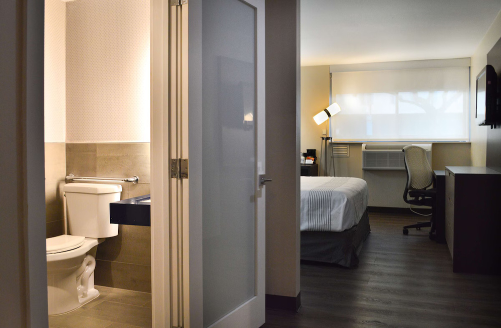 Deluxe Studio with 1 King Bed