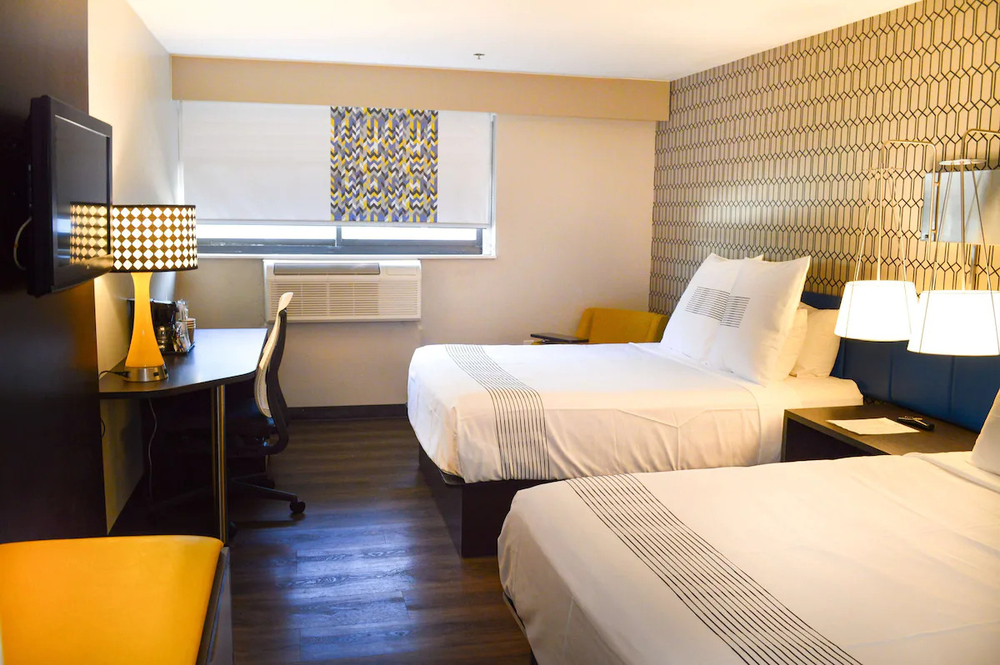 Deluxe Studio with 2 Queen Beds
