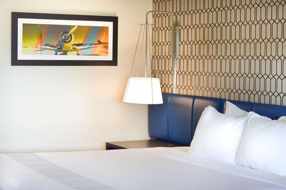 Deluxe Studio with 1 King Bed